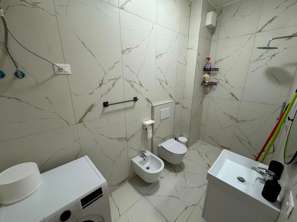 📣 JEPET ME QERA APARTAMENT 1+1 📍 Porta e Re, Sauk  ✨ Mobilim i ri 🏢 Kati 2 💰 60.000 Lekë/Muaj