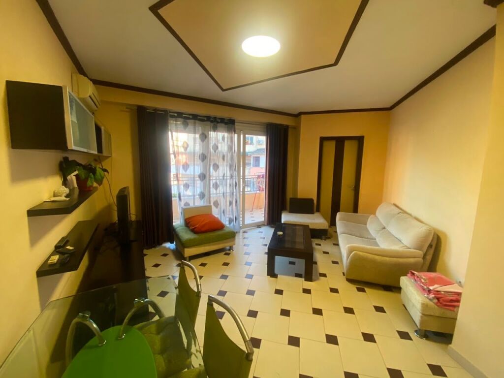 Apartment 2+1, Astir!