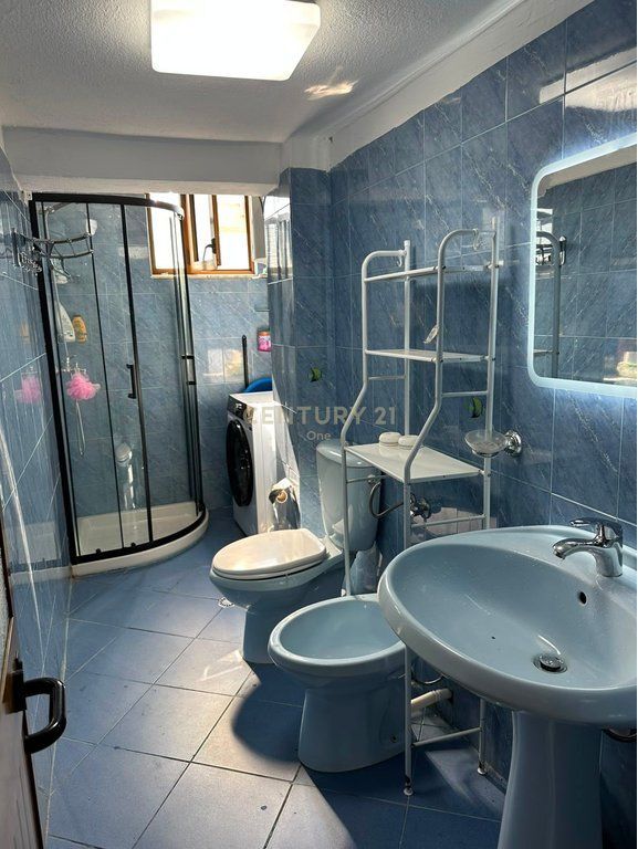 Appartamento 2+1 in affitto all'incrocio 21 Dhjetori 700 € /Mese
