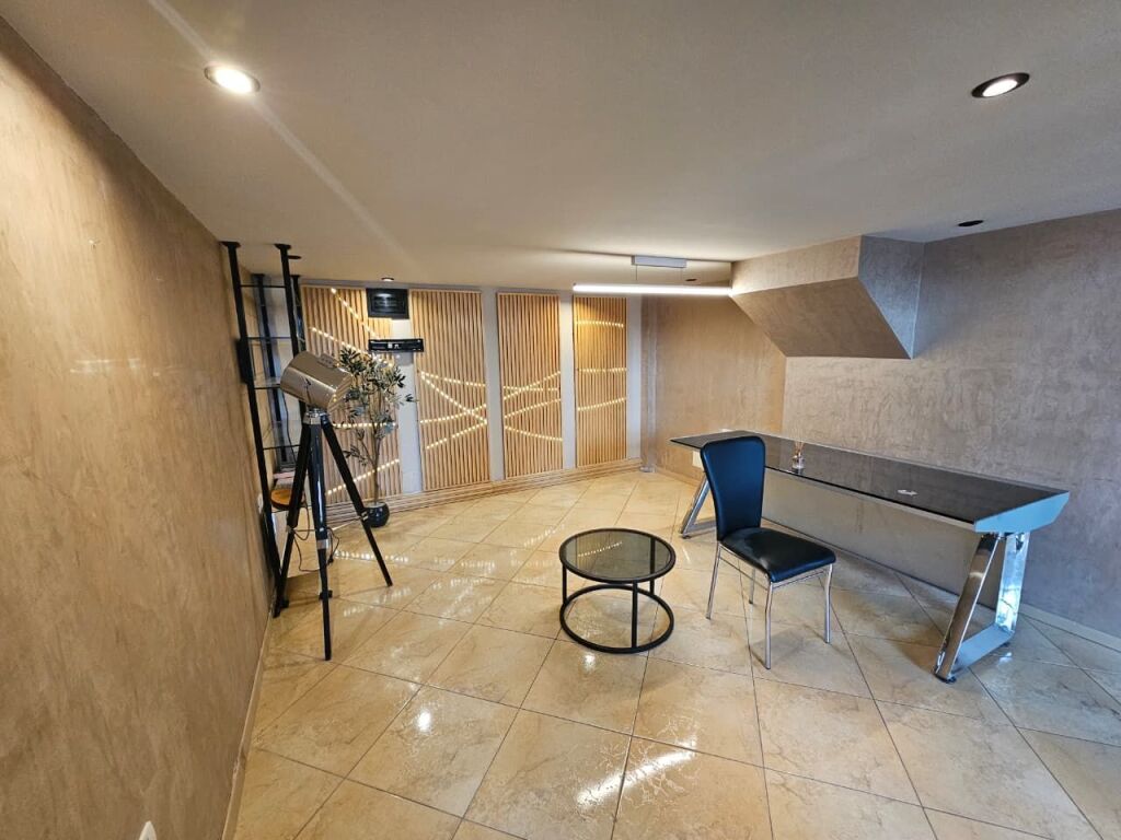 🏢 AFFITTASI MAGAZZINO + UFFICIO – ARDENNO QTU📍