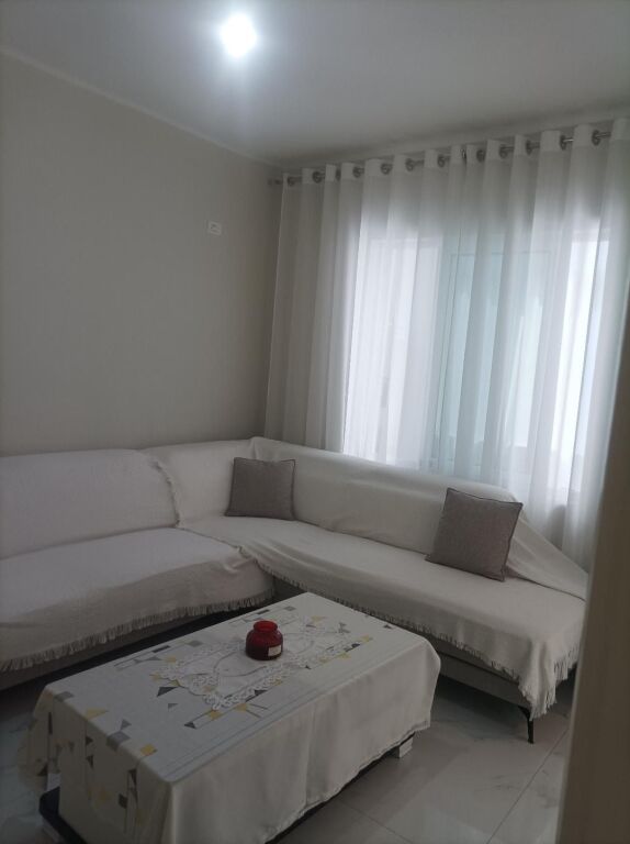 Shitet apartamenti 1+1