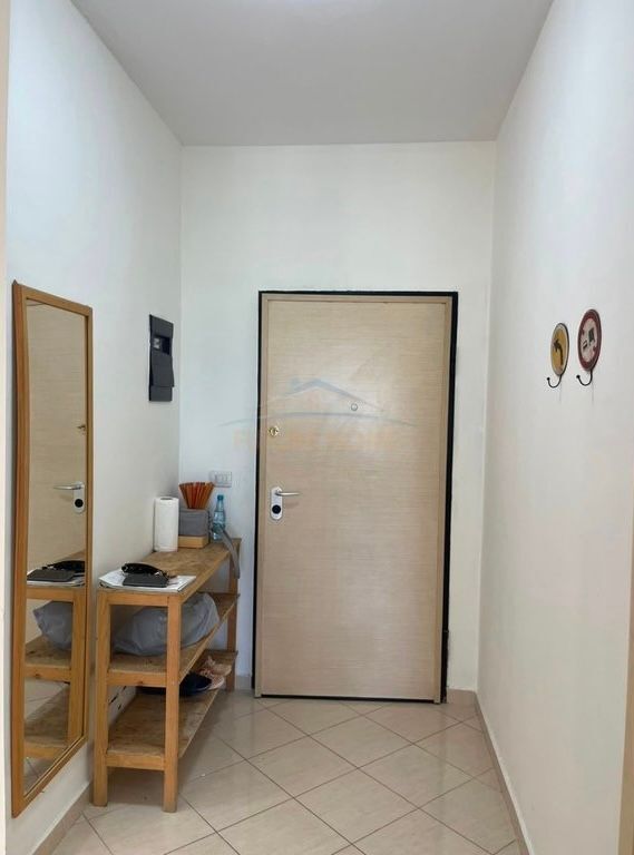 Qera,Apartament 1+1+Post Parkimi, Rruga Karl Gega, Stacioni i Trenit,Tiranë