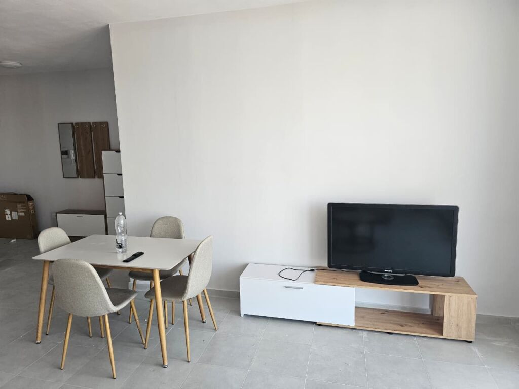 Apartament 2+1, Porcelan (perball UET)