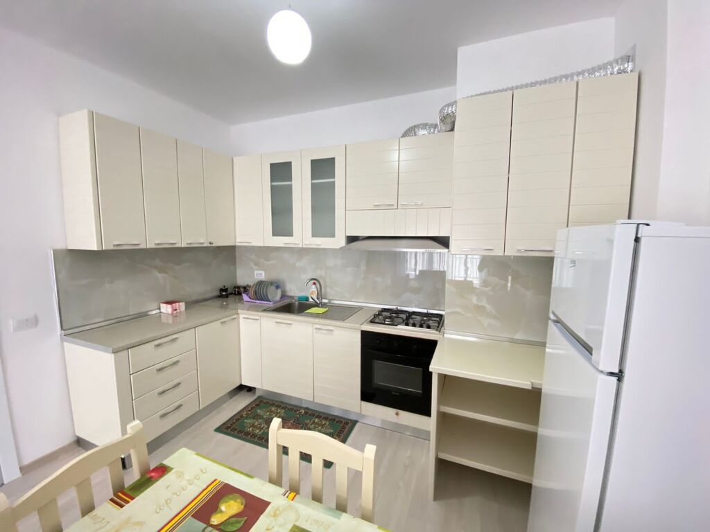 🏡 Jepet me Qera Apartament 3+1  📍 Kinostudio afer karburant kastratit 💰Cmimi 60.000 Lekë/Muaj 🚗 me parkim