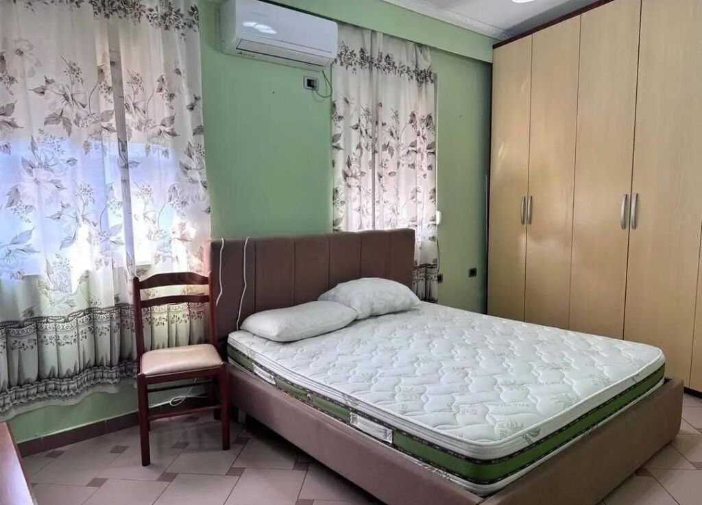 Apartament 1+1, Blloku Ambasadave!
