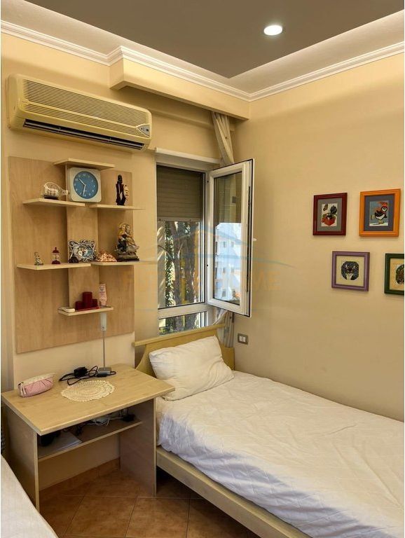 Apartment 2+1+2, Mali Robit, Golem