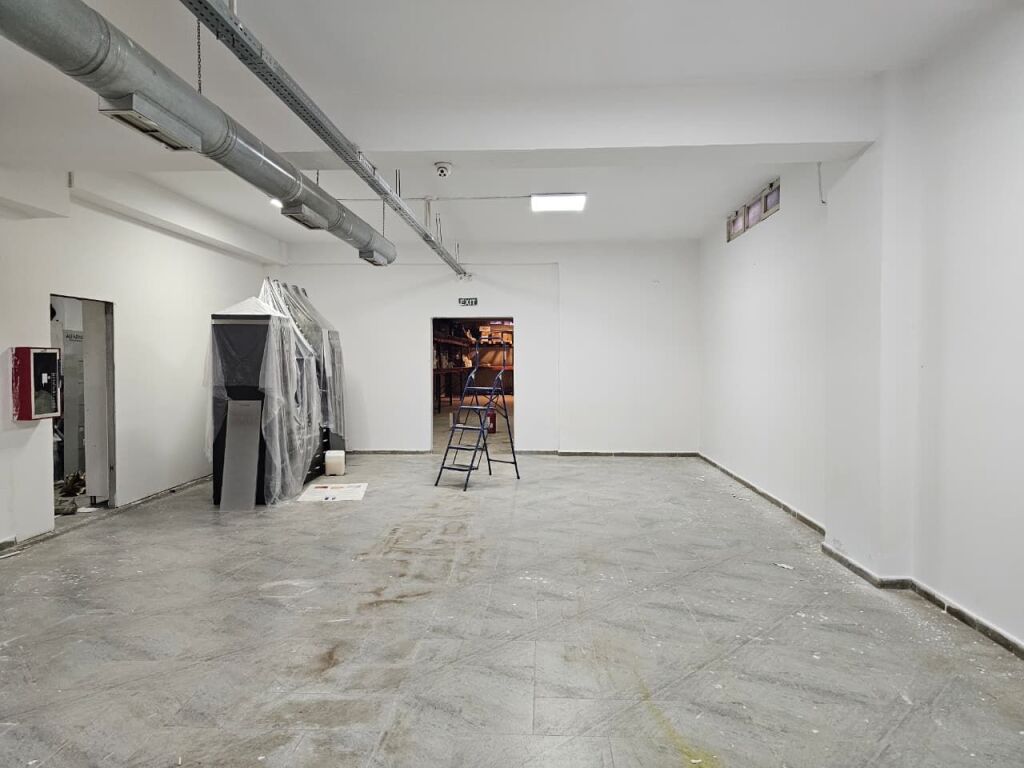 🏢 AFFITTASI MAGAZZINO + UFFICIO – ARDENNO QTU📍