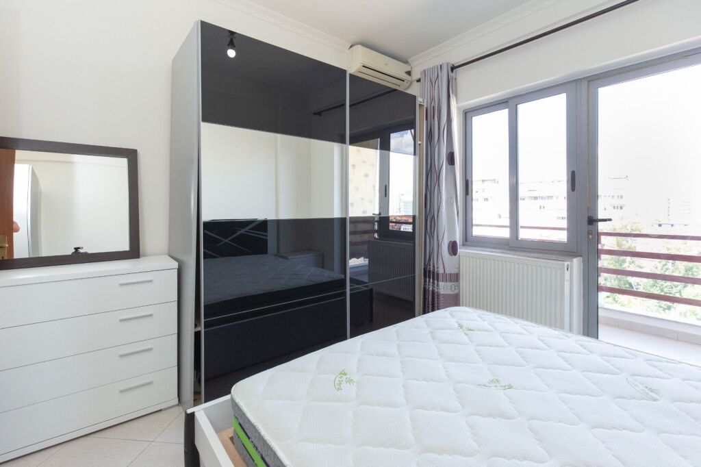 Apartment 2+1, Astir former Customs