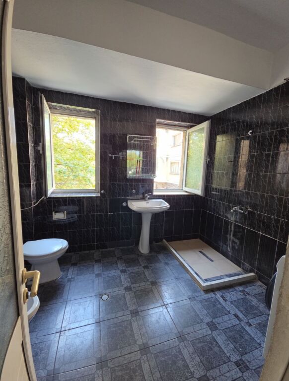 Apartament 2+1 per qera Ali Demi !