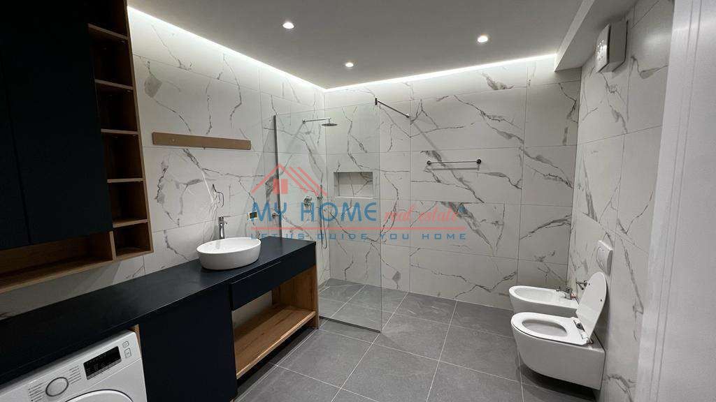 Apartament 1+1+ Post Parkimi me qira tek Xhamia e Tabakeve Tirane