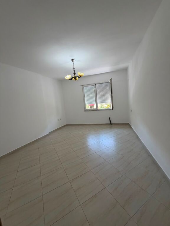 📌 SHITET APARTAMENT 2+1+2 – PAZARI I RI