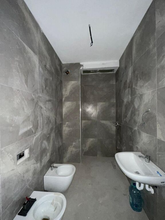🏡 SHITET GARSONIERE – PORTA TIRANA E RE, SAUK