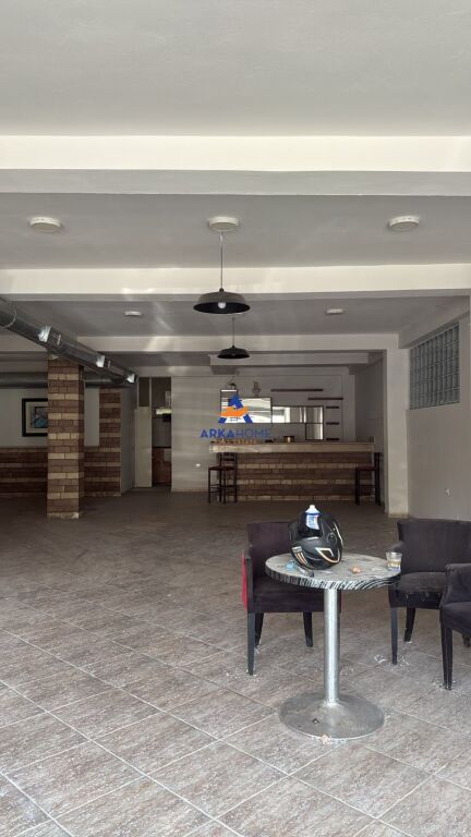 JEPET ME QERA AMBIENT BIZNESI 185 M2 "TE BULEVARDI I RI" 1300 EURO