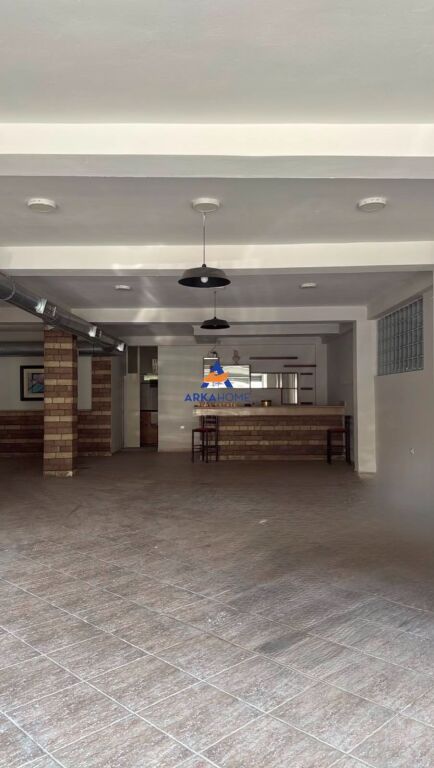 JEPET ME QERA AMBIENT BIZNESI 185 M2 "TE BULEVARDI I RI" 1300 EURO