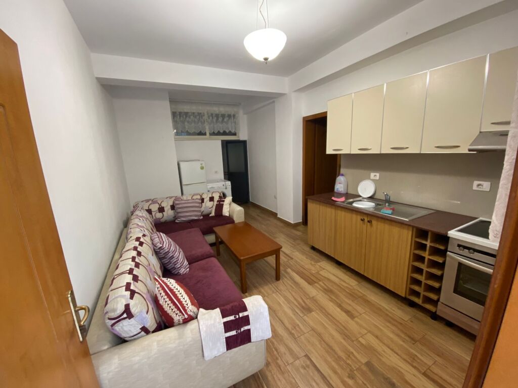 Jepet me qera garsoniere 1+1, Yzberisht Tirane