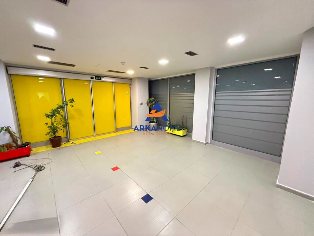 UFFICIO IN AFFITTO 916M2 "IN VIA KAVAJES" 16.000 EURO