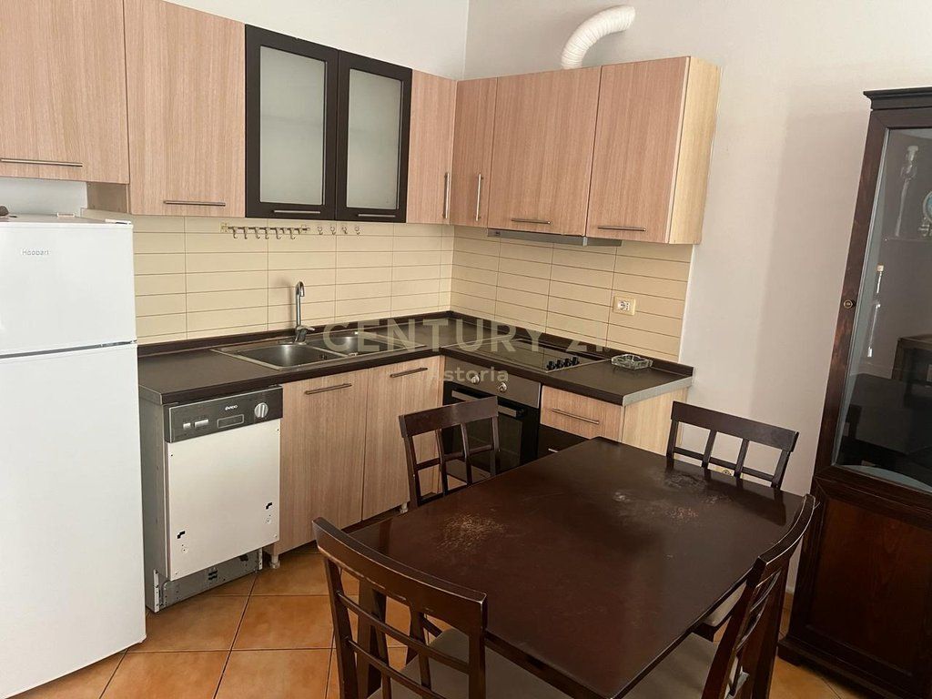 JEPET ME QIRA APARTAMENT 1+1 TE OZONE NE ASTIR 400 € /Muaj