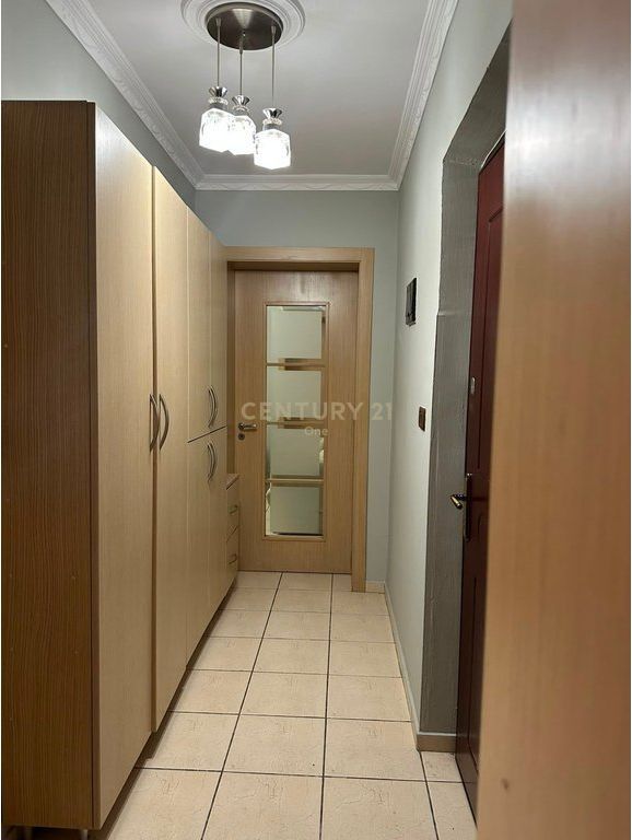 Appartamento 2+1 in affitto all'incrocio 21 Dhjetori 700 € /Mese