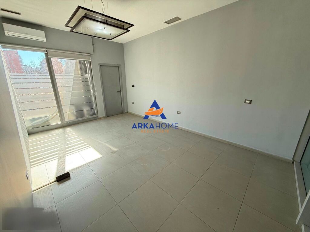 UFFICIO IN AFFITTO 916M2 "IN VIA KAVAJES" 16.000 EURO