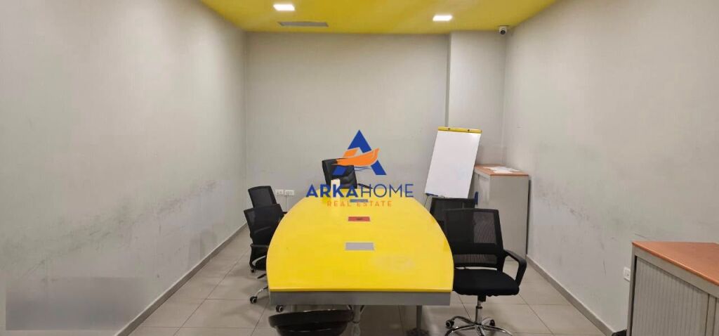 UFFICIO IN AFFITTO 916M2 "IN VIA KAVAJES" 16.000 EURO