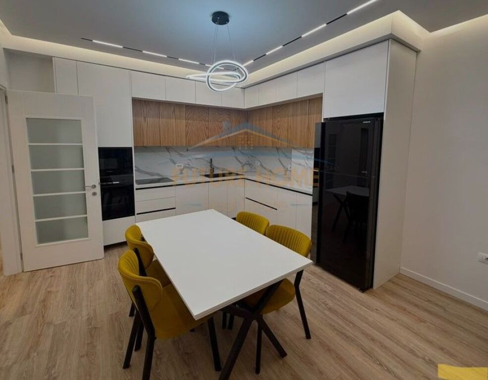 Shitet, Apartament 2+1+2, Rezidenca Erli, Tiranë 255,000 €