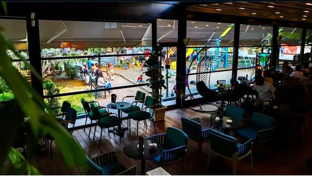 Qira, Bar Restorant Bulevardi Gjergj Fishta, Tiranë