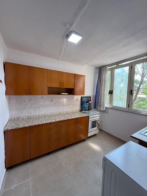 Apartament 2+1, 21 Dhjetori!