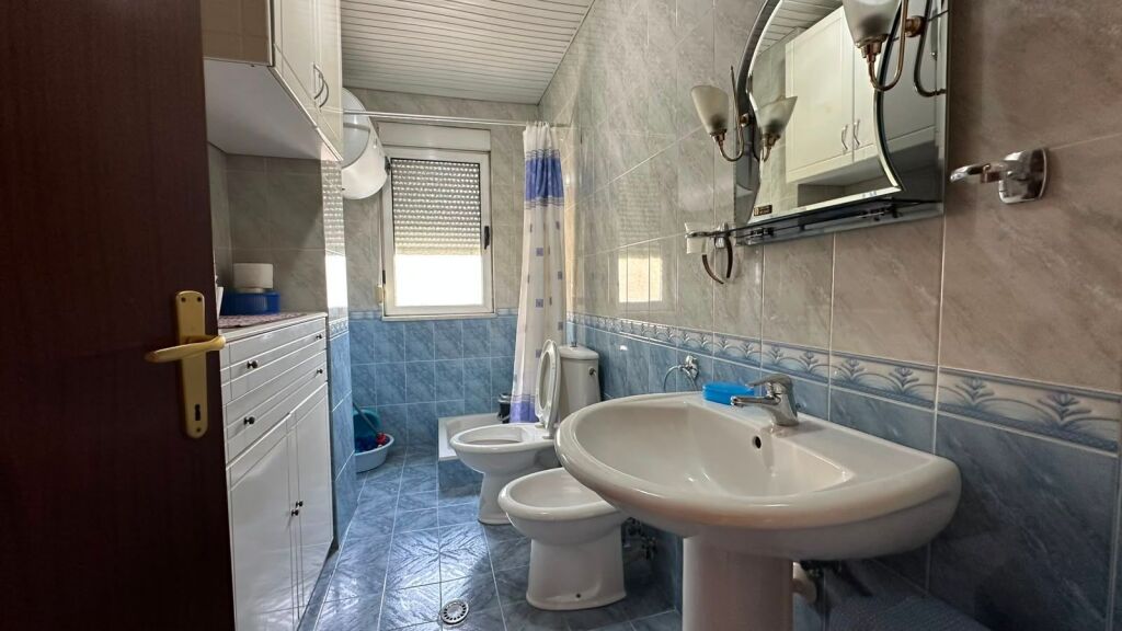 Apartament 2+1 me qira tek Rruga e Elbasanit