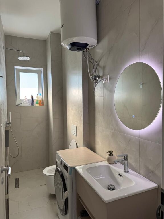 🏢Ne zonen e Freskut,Rezidenca OxA,jepet me qera apartament 1+1+postin e parkimit ,i mobiluar 47,000Leke .    