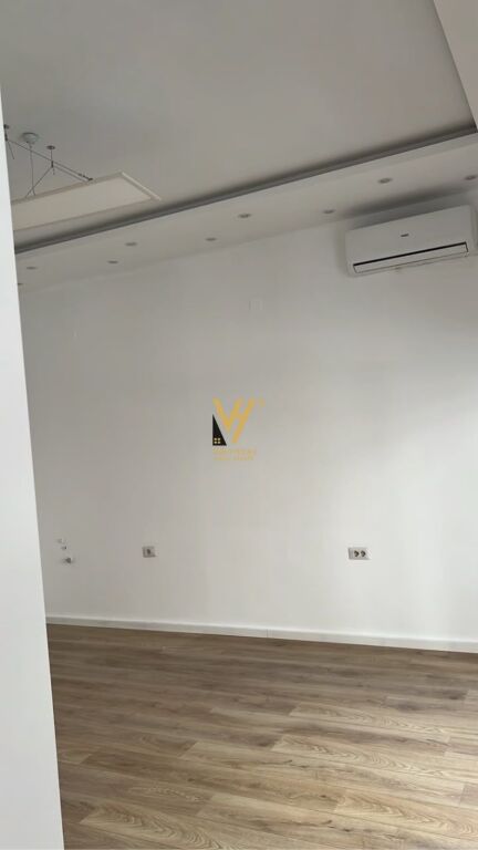 UFFICIO 22 M2 IN AFFITTO A KOMUNA E PARISIT 40.000 LEKE