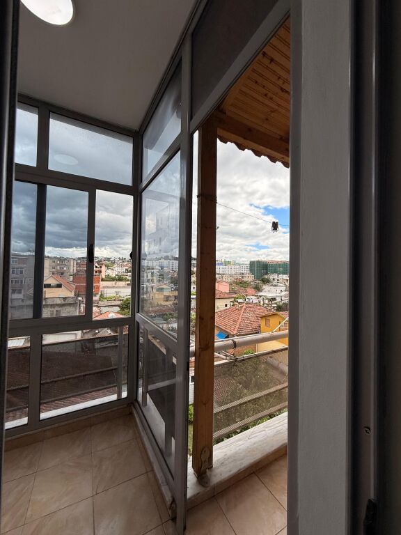 Apartament 1+1, Ali Dem!