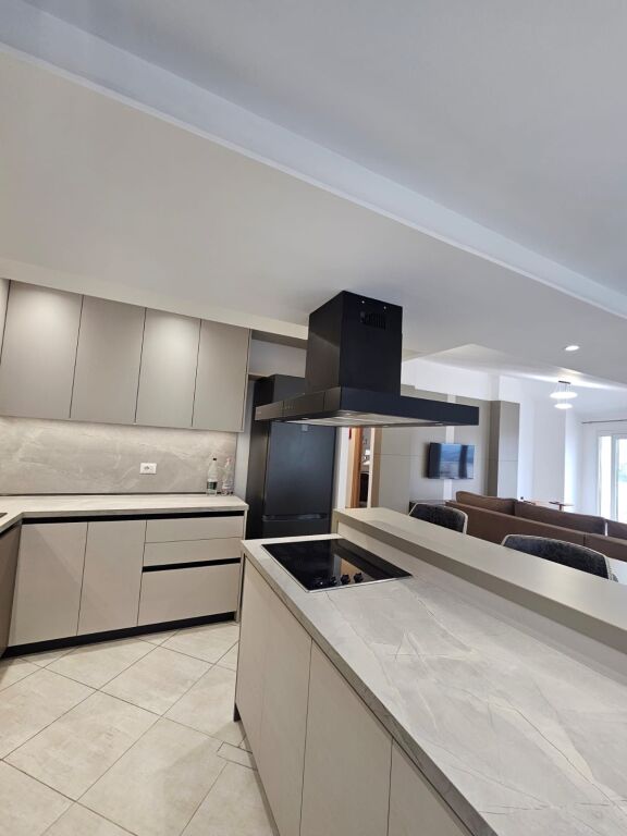Apartament 2+1+2+2 parkime per qera Fresk !
