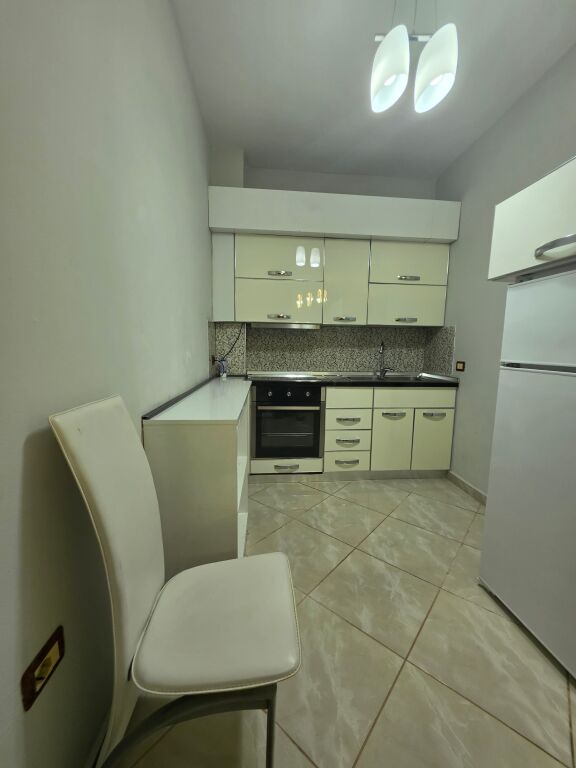 🏡 Appartamento 1+1 in affitto  📍Astir, vicino al locale Xhamero 💰Prezzo: 45.000 Lek/Mese