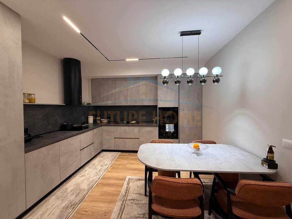 Shitet, Apartament 2+1+ Post Parkimi, Residenca "Oasis", Unaza e Re Astir