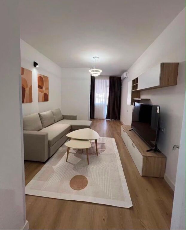 🏡 IN AFFITTO | APPARTAMENTO 1+1 – MYSLYM SHYRI ✨  📍 Posizione: Myslym Shyri 📐 Superficie: 85 m² 🏢 Piano: 6, con ascensore 🛋️ Organizzazione: Soggiorno separato dalla cucina  💰 Prezzo: 65.000 Lek/mese  📞 Per maggiori informazioni o per pianificare una visita, contattaci.  Arlind RealtyPartner | 