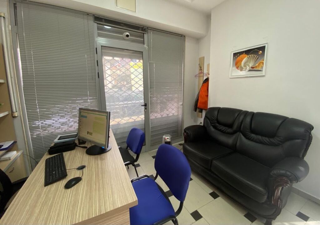 🏢✨ LOCALE COMMERCIALE IN AFFITTO – VICINO ALLA PROCURA ✨