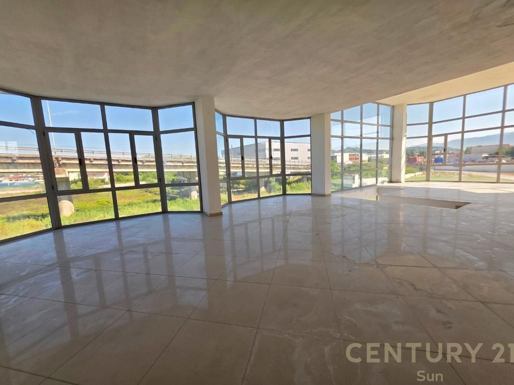 FOR RENT SERVICE/ MULTIFUNCTIONAL BUILDING WITH 10,000 M² LAND IN VORE