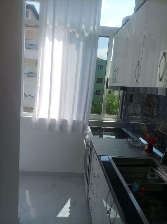 Shitet apartamenti 1+1