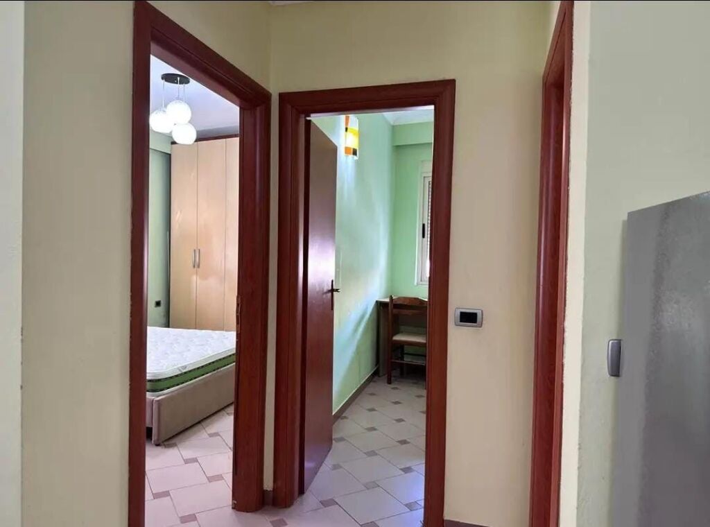 Apartament 1+1, Blloku Ambasadave!