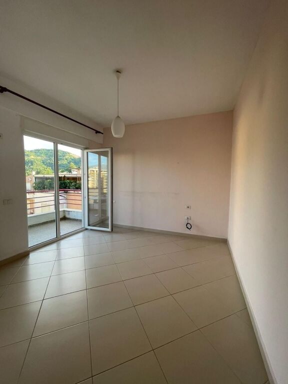 For rent 1+1 empty At Dry Lake 400 thousand lek
