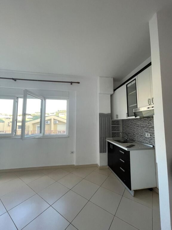 For rent 1+1 empty At Dry Lake 400 thousand lek