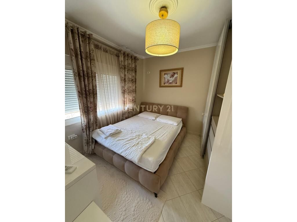 JEPET ME QIRA APARTAMENT 1+1 PRANE PALLATIT ME SHIGJETA 550 € /Muaj