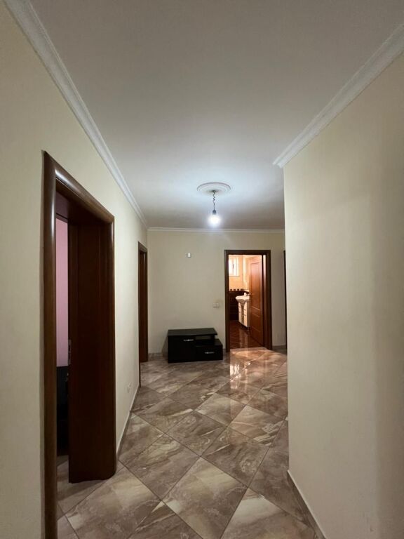 Jepet me qira apartamenti 2+1 ne qender te Durresit!