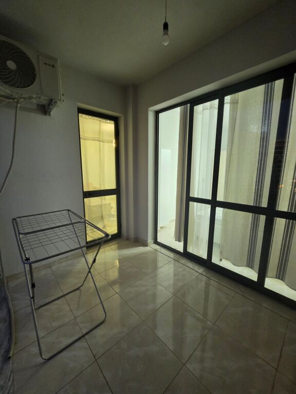 🏡 Appartamento 1+1 in affitto  📍Astir, vicino al locale Xhamero 💰Prezzo: 45.000 Lek/Mese