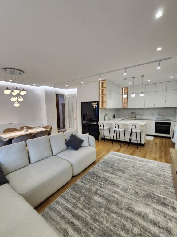 # In Affitto: Appartamento 2+1+2 Bagni &amp; 3 Balconi (+1 Posto Auto) 📍Liqeni Thatë / Radisson (135m2) 🔥🔥 Super Moderno | Prima Volta in Affitto ❤️ | €1.350/Mese