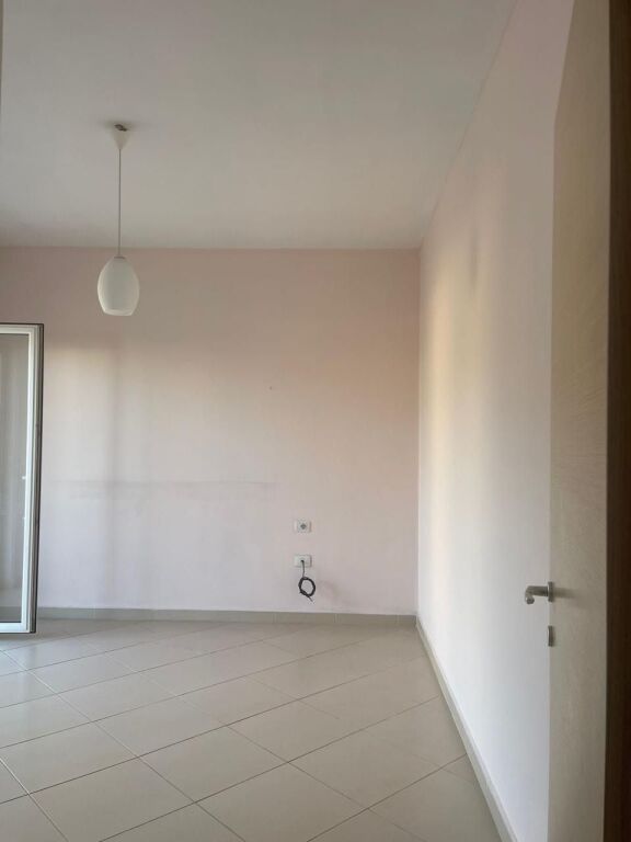 For rent 1+1 empty At Dry Lake 400 thousand lek