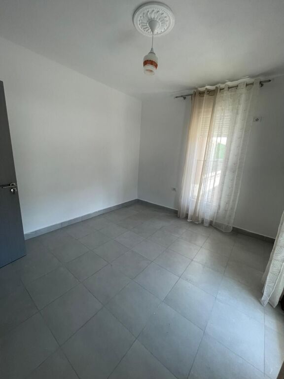 🏢In the 5 Maj area, near the “Ardian Klosi” School, an apartment 2+1+2, furnished, is for rent. 55,000 Leke