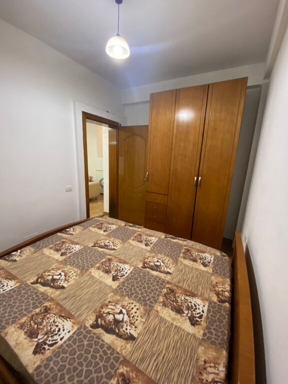 Jepet me qera garsoniere 1+1, Yzberisht Tirane