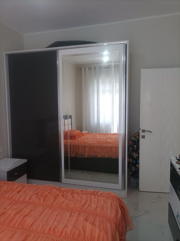 Shitet apartamenti 1+1