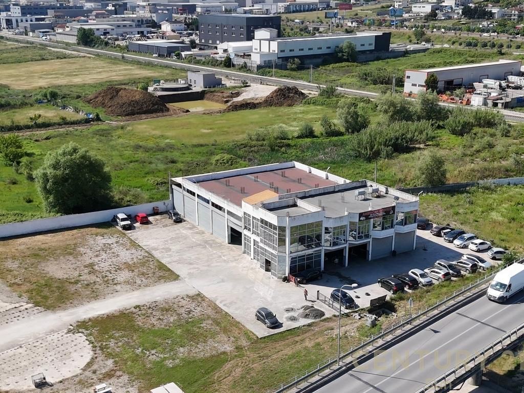 FOR RENT SERVICE/ MULTIFUNCTIONAL BUILDING WITH 10,000 M² LAND IN VORE